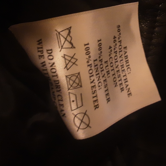 NWT AKIRA CROPPED FAUX LEATHER. SIZE LARGE - Picture 5 of 5